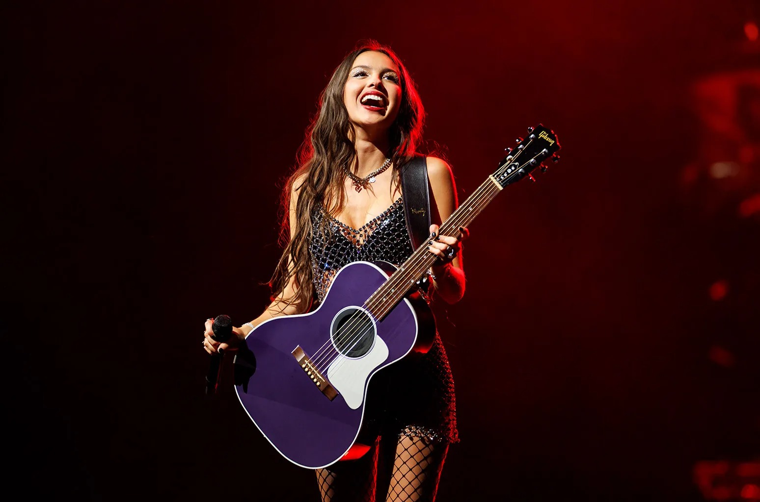 imgi_226_olivia-rodrigo-guts-tour-intuit-2024-billboard-1548